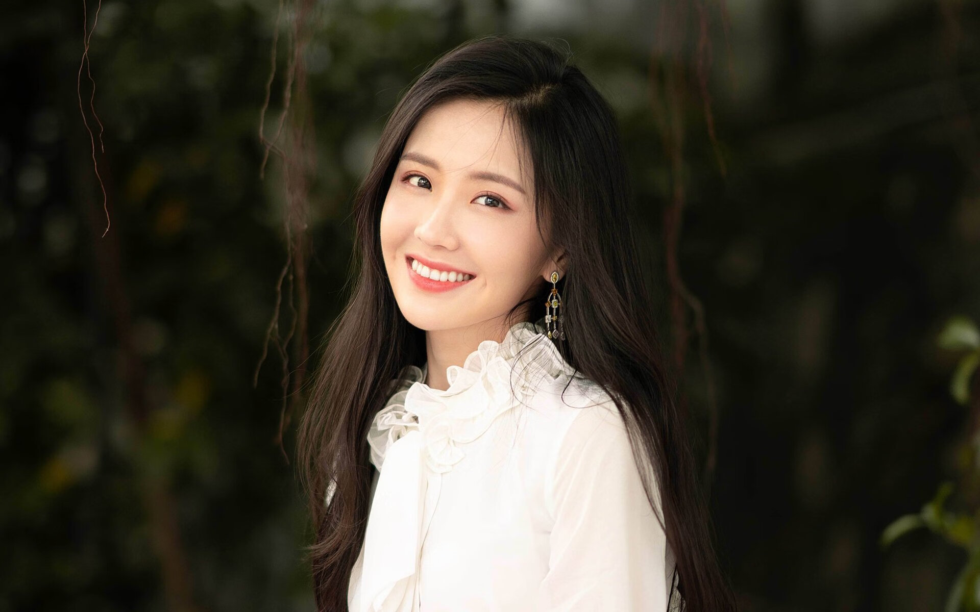 比赛临场调整成败手各队教练斗法精彩，大赛前夕,教练员喋喋不休地嘱咐