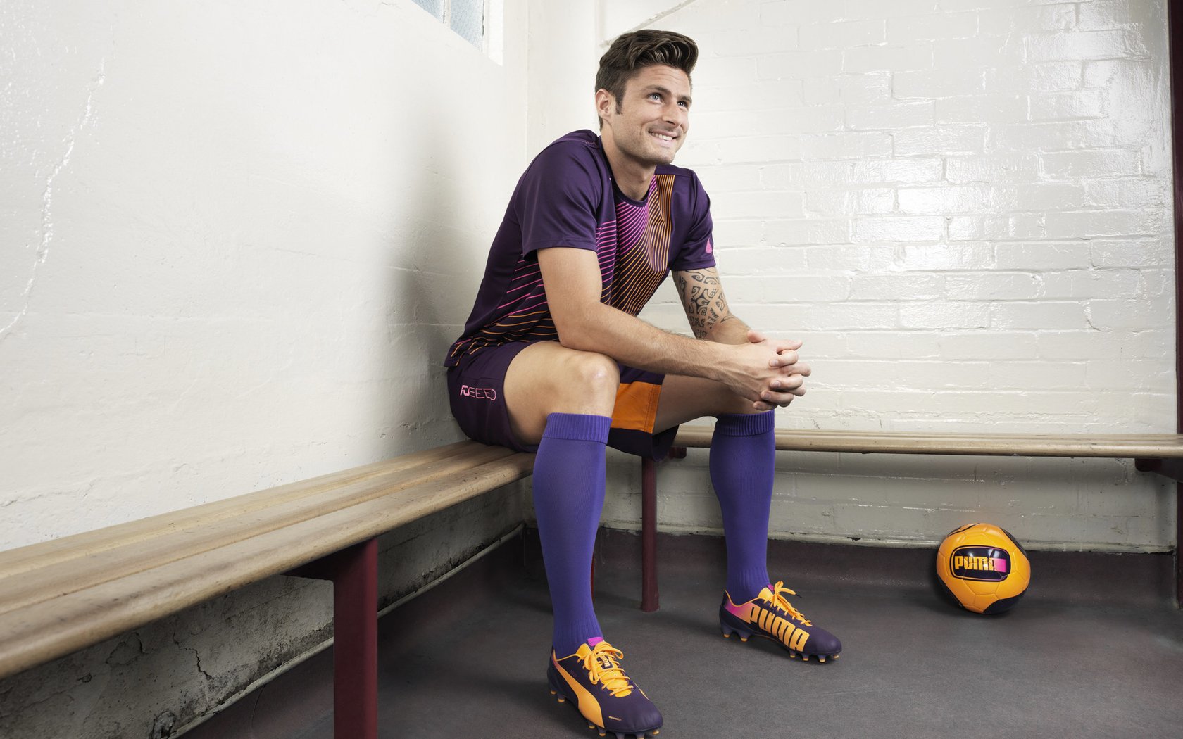 热刺锋线频繁换位造成混乱局面，热刺巅峰阵容